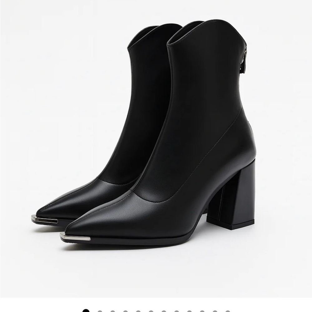 Black Leather Chelsea Boots Hudson & Mark size 39